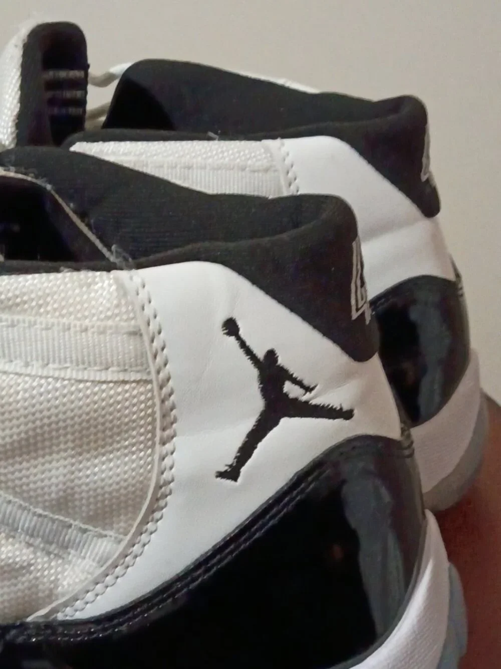 Air Jordan 11 Retro “Concord” Sneakers Men’s Size 12 Black / White 136046-110